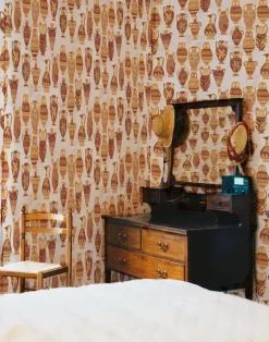 A Muggle of Jugs, Earthy