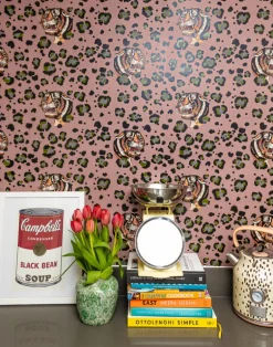 Bubastis, Blush-Pink