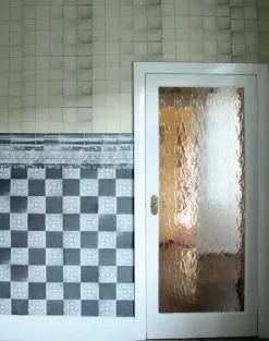 Lewisham Way, Yellow