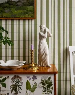 The Guards' Tent, Leaf Green