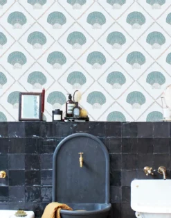 Aphrodite, Shelly Blue