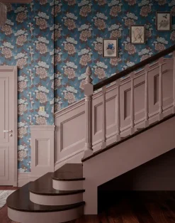 Bloomin' Marvellous, Belle Blue