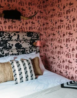 Cliftonville Cowgirls, Motel